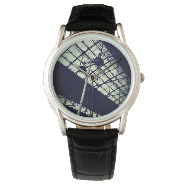 Windows at the station. watch (Front)