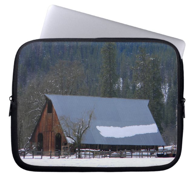Winter in the mountains..... laptop sleeve (Front)