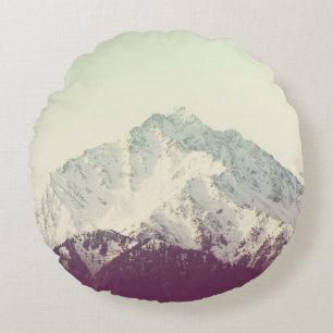 Winter Peaks: Hipster Vintage Filter. Round Cushion