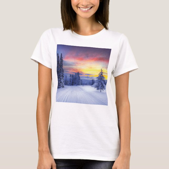 Winter scenery  T-Shirt (Front)