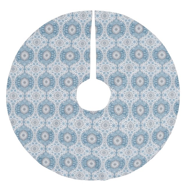 Winter Wonders Ogee Pattern Tree Skirt (Front)