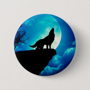 Wolf in silhouette howling to the full moon 6 cm round badge