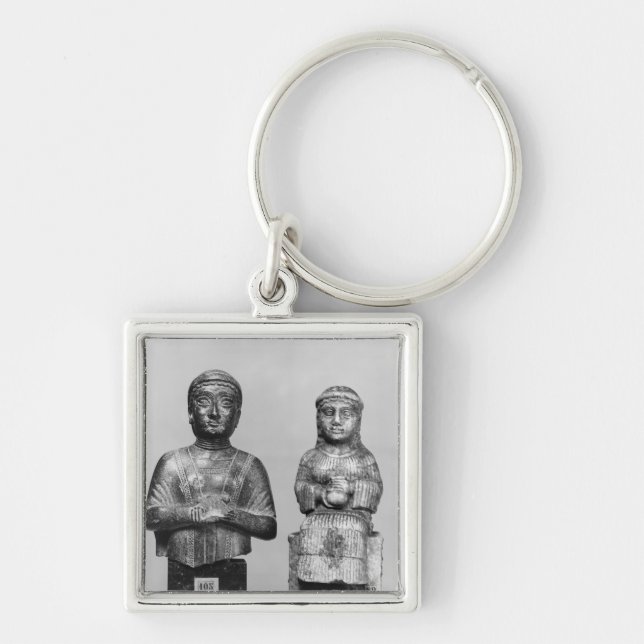 Woman with the shawl key ring (Front)