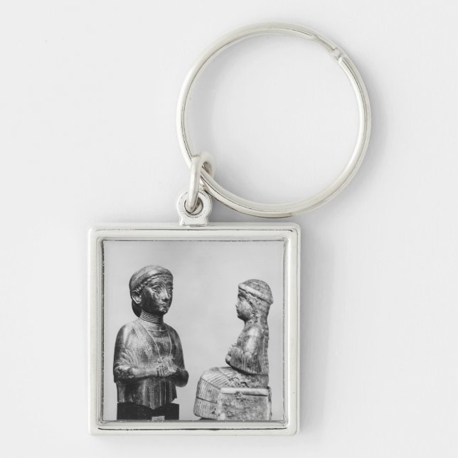 Woman with the shawl key ring (Front)