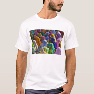 Women in colourful saris gather together T-Shirt