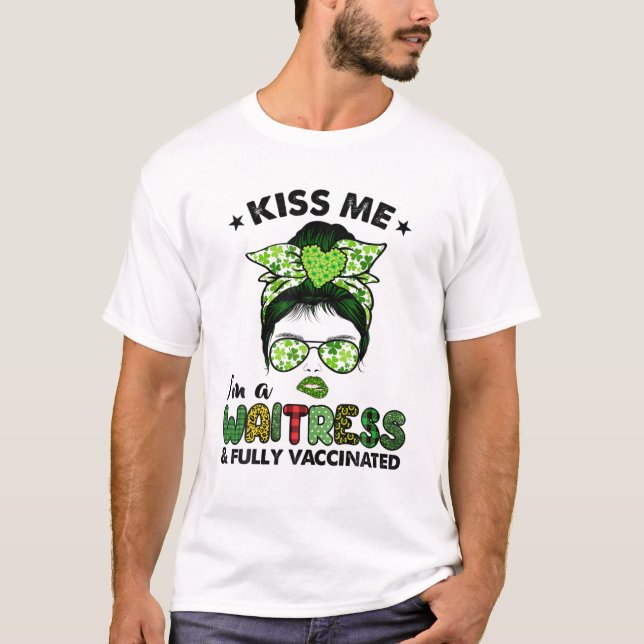 Womens Kiss Me I'm A Waitress Irish Shamrock St Pa T-Shirt (Front)