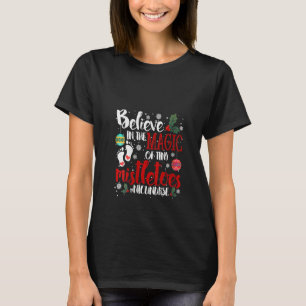 Womens Nicu Nurse Believin Magic Of Tiny Mistletoe T-Shirt