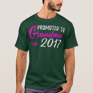 Womens Promoted to Grandma 2017   New Grandma Gift T-Shirt