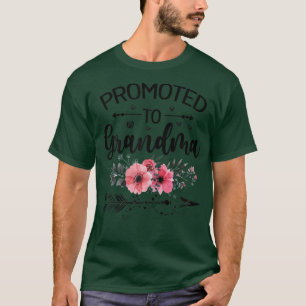Womens Promoted To Grandma 2022  Funny New Grandma T-Shirt