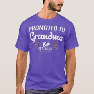 Womens Promoted to Grandma 2023  Funny Tee Pregnan