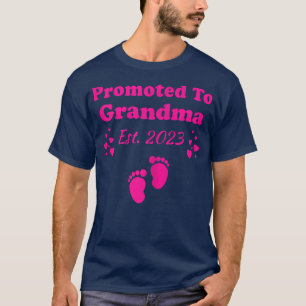 Womens Promoted To Grandma 2023 Pregnancy Announce T-Shirt