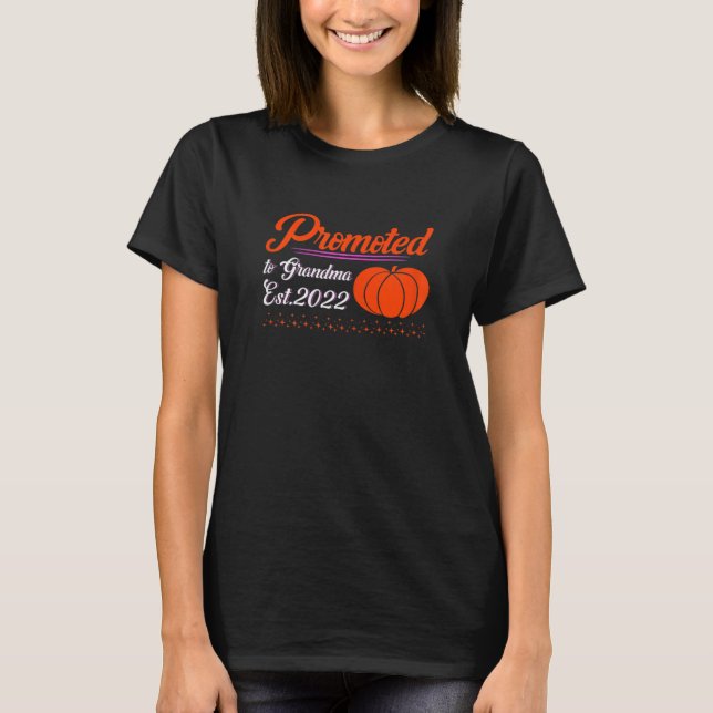 Womens Promoted To Grandma Est 2022 Grandma Pregna T-Shirt (Front)