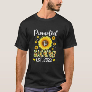 Womens Promoted To Grandmother Est.2022 Fun Pregna T-Shirt