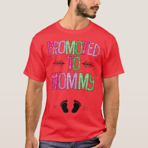 Womens Promoted to Mummy 2022 First Time Mum Pregn T-Shirt