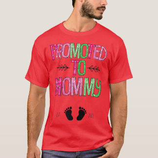Womens Promoted to Mummy 2022 First Time Mum Pregn T-Shirt