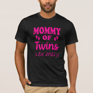 Womens Promoted To Mummy Of Twins Est 2023 Pregnan T-Shirt