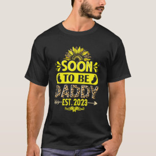 Womens Soon To Be Daddy 2023 With Flower Daddy Mot T-Shirt