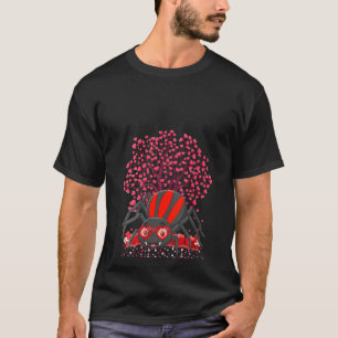 Womens Spider Animal Funny Spider Valentine's Day T-Shirt
