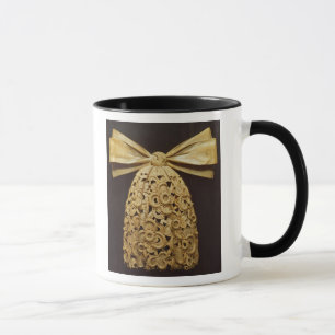 Woodcarving of a cravat mug