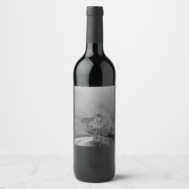 Wooden hut in nature/fog at mountain wine label (Front)