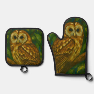 Woodland Watcher – Realistic Owl Art Oven Mitt & Pot Holder Set