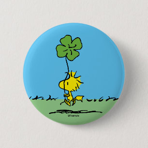 Woodstock Carrying Shamrock 6 Cm Round Badge