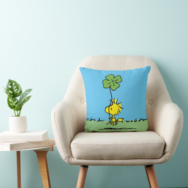 Woodstock Carrying Shamrock Cushion (Chair)
