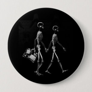 X-RAY VISION SKELETON COUPLE TRAVELING B&W 10 CM ROUND BADGE