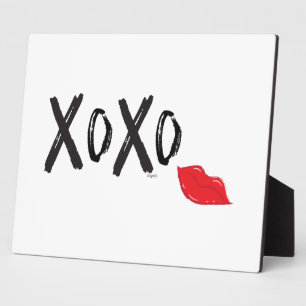 XoXo-Hugs-Kisses-with-Red-Lips Plaque