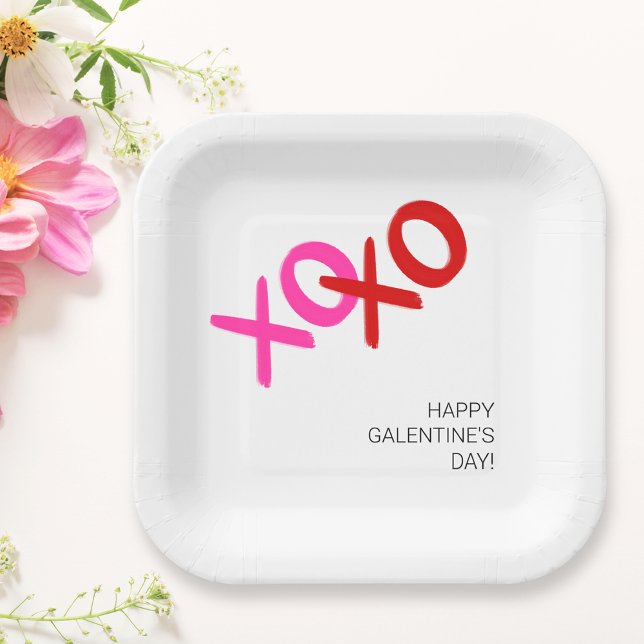 XOXO Pink and Red Hugs and Kisses Galentine Party Paper Plate (XOXO Pink and Red Hugs and Kisses Galentine Party Paper Plates)