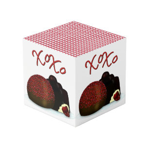 XOXO Valentine Bonbon and Dark Chocolate Cube