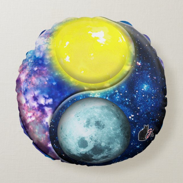 Yang-Yin / Sun-Moon  Round Cushion (Front)