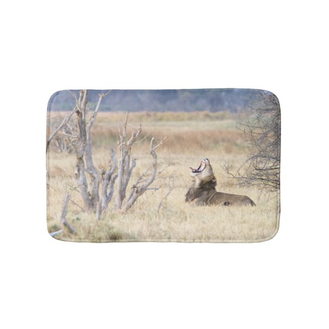 Yawning lion bath mat (Front)