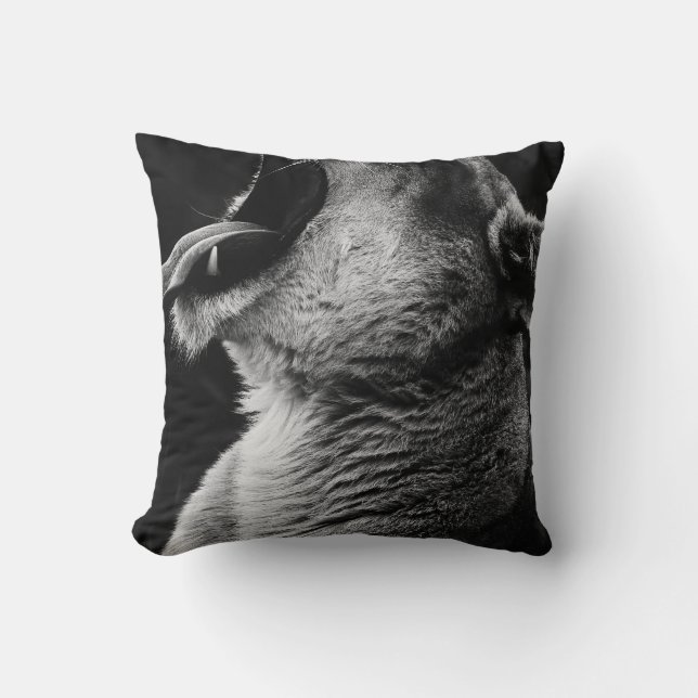 yawning lion cushion (Front)