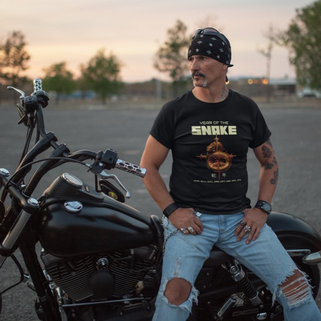 Year Of The Snake 2025 蛇年 Curling Golden Snake T-Shirt (Creator Uploaded)