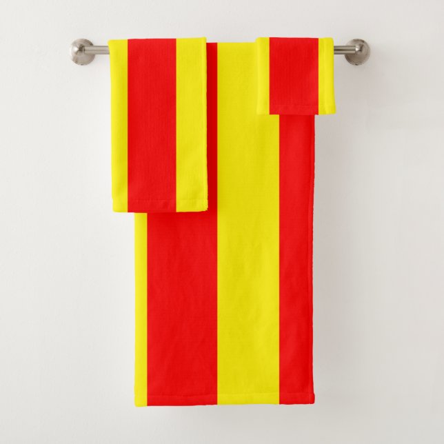 Yellow and red line stripes bath towel set (Insitu)