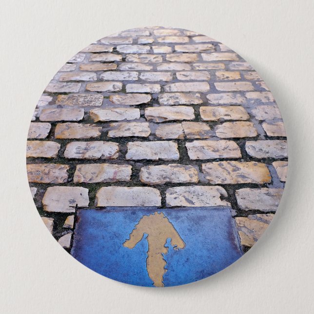 Yellow arrow 10 cm round badge (Front)