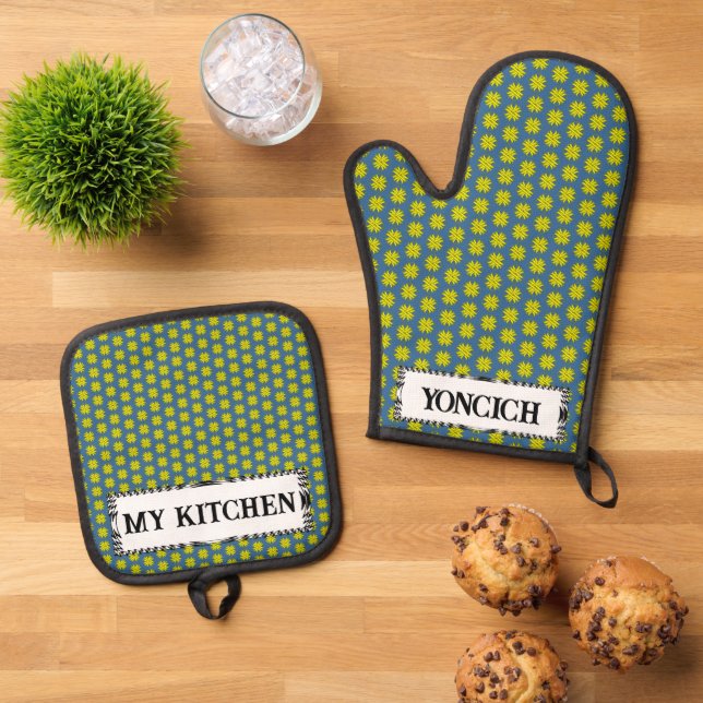 Yellow Clover Ribbon by Kenneth Yoncich Oven Mitt & Pot Holder Set (Top Down)