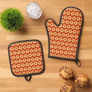 Yellow Dahlia Floral Pattern on Red Oven Mitt & Pot Holder Set