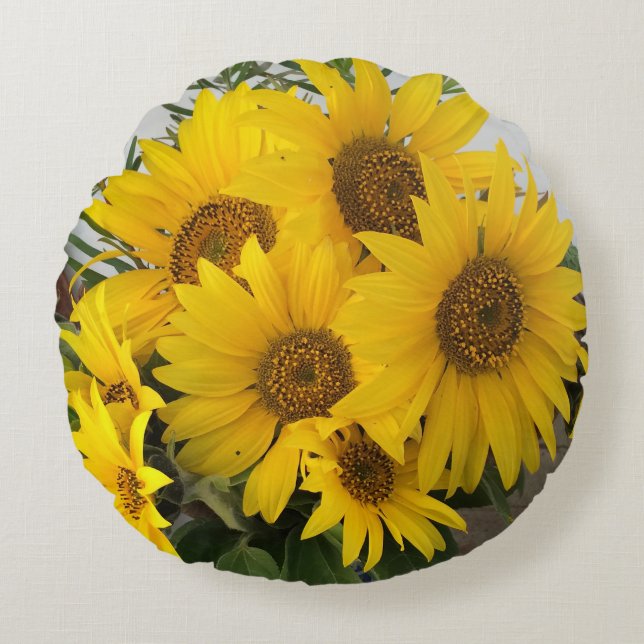 yellow daisy round pillow (Front)