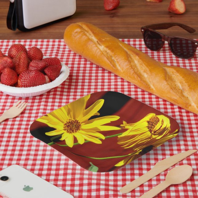 Yellow Daisy Wilt Paper Plate (Picnic)