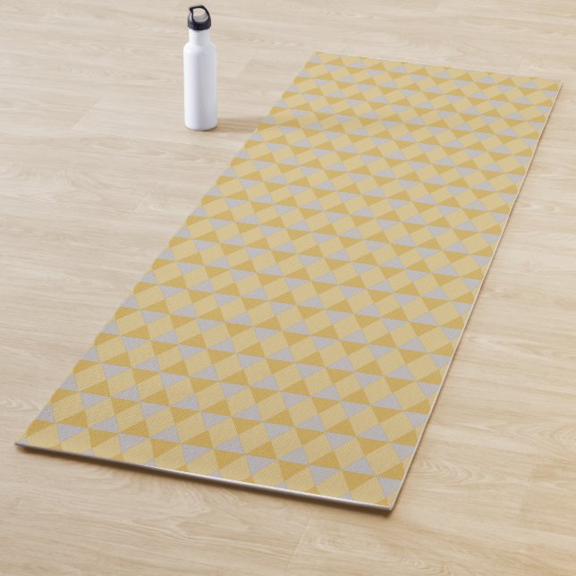 Yellow diamonds yoga mat (In Situ)