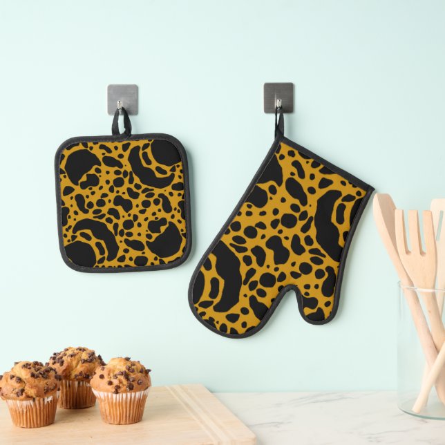 Yellow Poison Dart Frog Oven Mitt & Pot Holder Set (Insitu(Hanging))