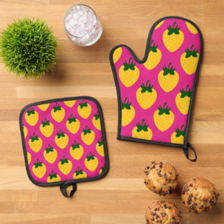 Yellow Summer Strawberries on Hot Pink Oven Mitt & Pot Holder Set