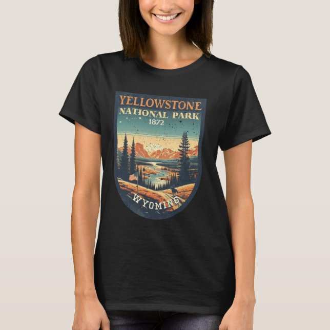 Yellowstone National Park Retro Distress Badge Pos T-Shirt (Front)