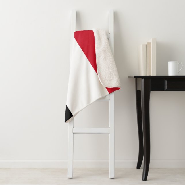 Yemen Flag Sherpa Blanket (In Situ)