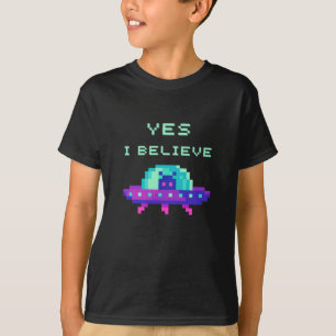 Yes I Believe Alien Flying UFO Spaceship Pixel Art T-Shirt
