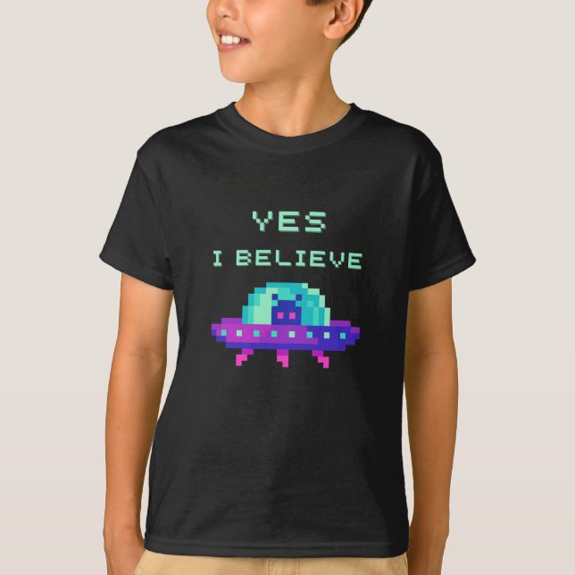 Yes I Believe Alien Flying UFO Spaceship Pixel Art T-Shirt (Front)