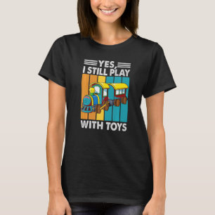 Yes I Still Play With Toys Trains Caboose Colle T-Shirt
