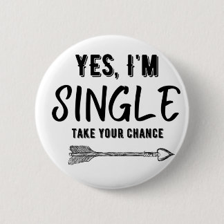 YES I'M SINGLE , TAKE YOUR CHANCE 6 CM ROUND BADGE